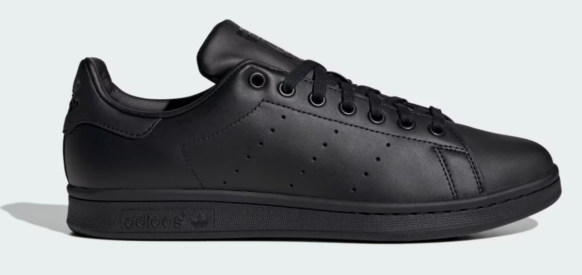 Adidas Stan Smith in Schwarz — Klassiker als dunkle Variante für Logodruck