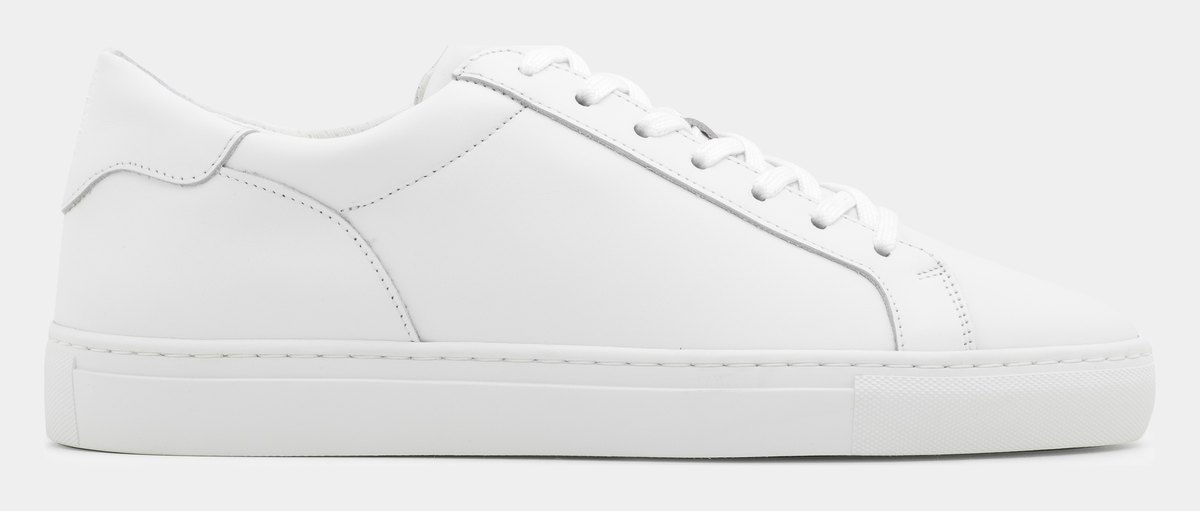 Del Pepe Basic Sneaker aus weißem Leder — eigene Marke, mit Firmenlogo bedruckt