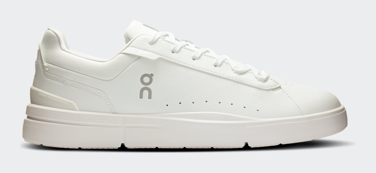 On THE ROGER Advantage in Weiß — Premium-Sneaker für Logodruck